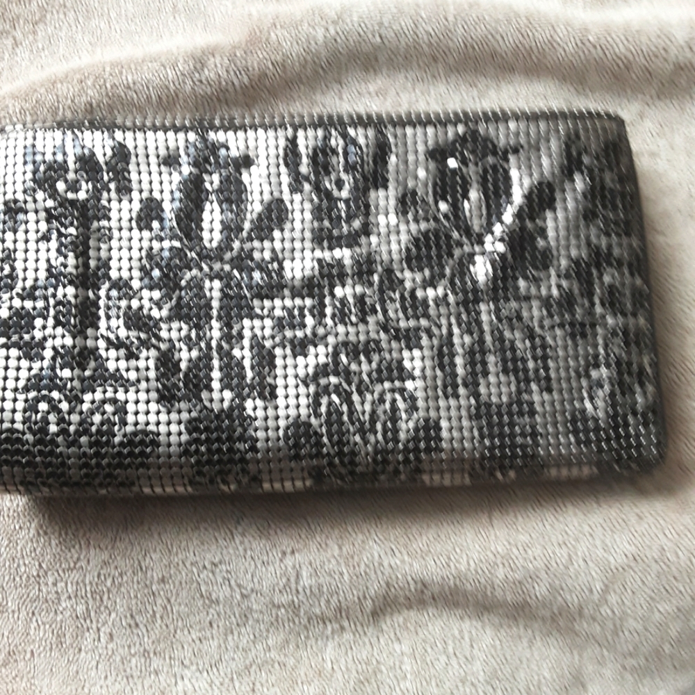 Clutch swing card holding 8"